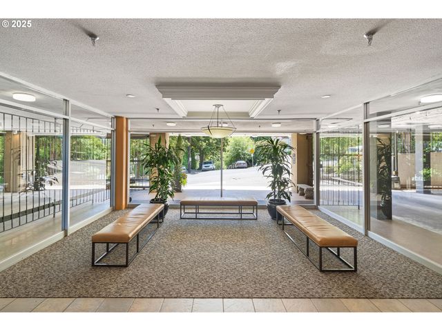 2393 Sw PARK Pl 106, Portland, OR 97205