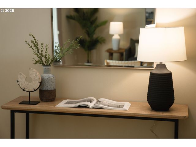 2393 Sw PARK Pl 106, Portland, OR 97205