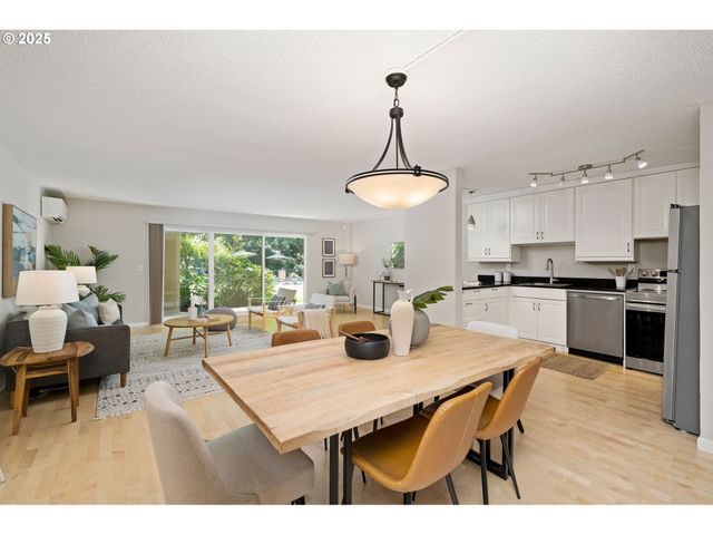 2393 Sw PARK Pl 106, Portland, OR 97205