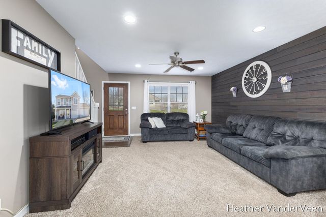 6286 Sheldon Drive, Hudsonville, MI 49426
