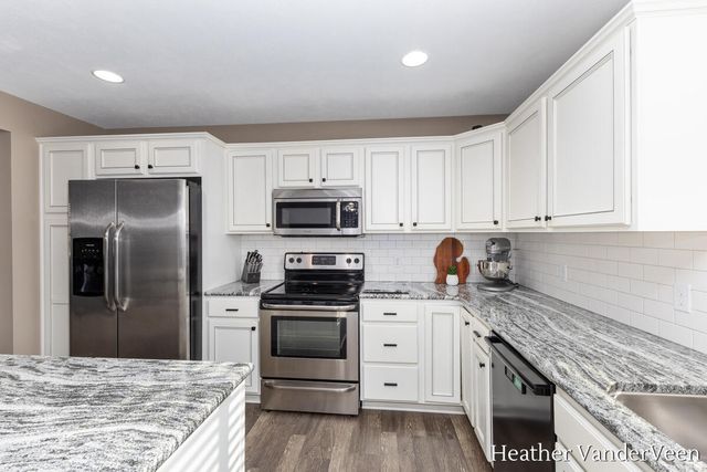 6286 Sheldon Drive, Hudsonville, MI 49426