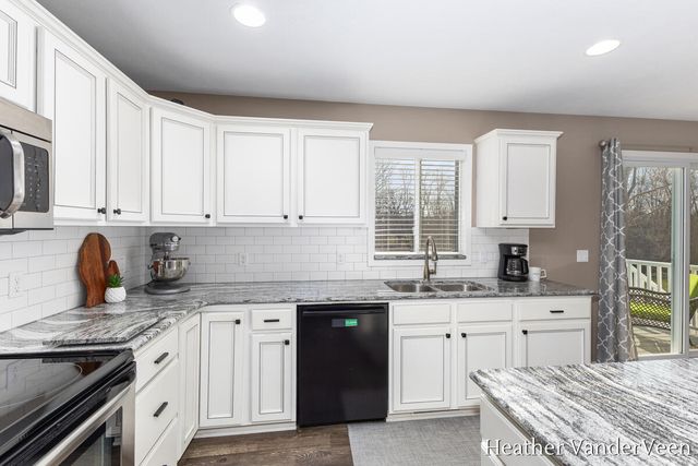 6286 Sheldon Drive, Hudsonville, MI 49426