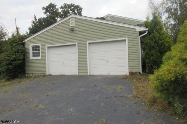 11 Ellam Dr, Randolph Twp., NJ 07869