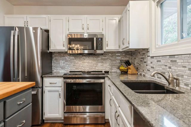 6708 Amherst Lane, Eden Prairie, MN 55346