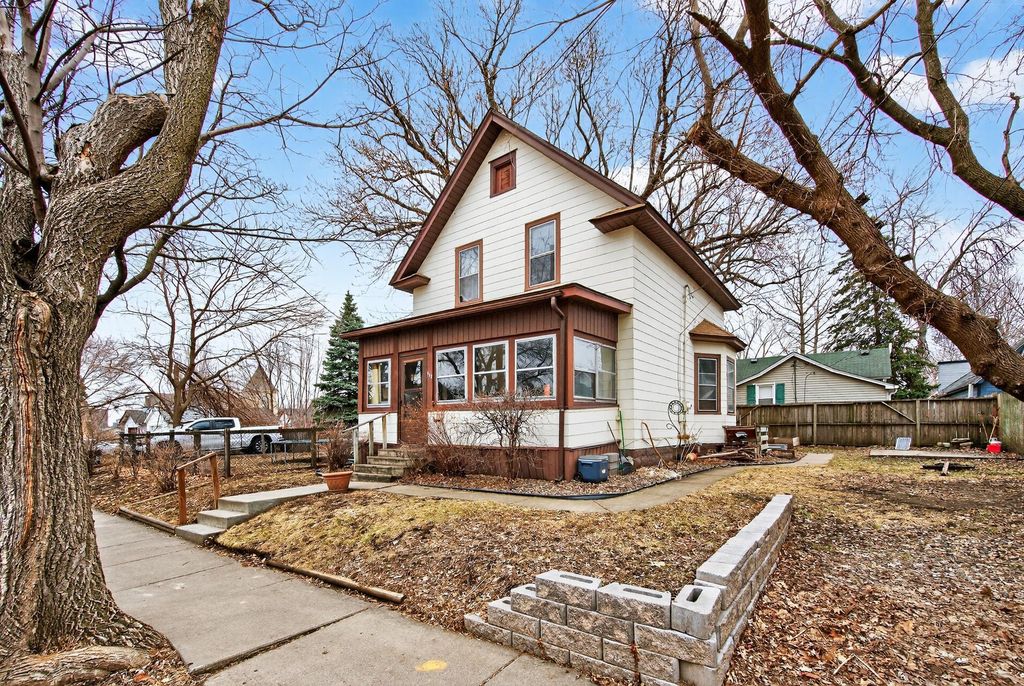 632 Manomin Avenue, Saint Paul, MN 55107