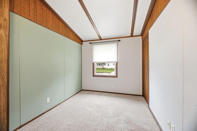 920 N LARK STREET, Oshkosh, WI 54902