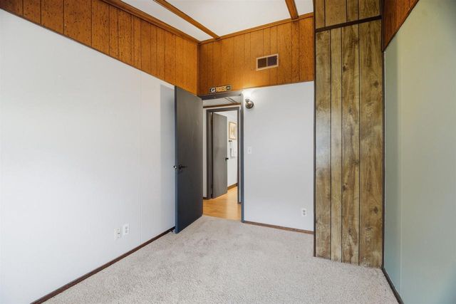 920 N LARK STREET, Oshkosh, WI 54902