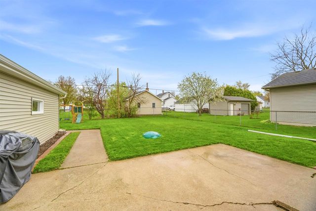 920 N LARK STREET, Oshkosh, WI 54902