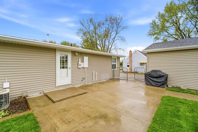 920 N LARK STREET, Oshkosh, WI 54902