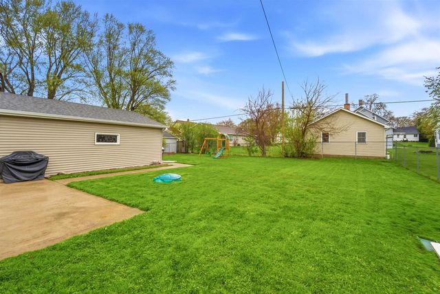 920 N LARK STREET, Oshkosh, WI 54902
