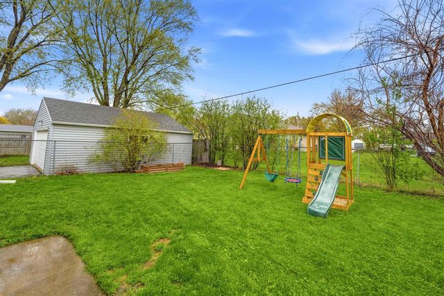 920 N LARK STREET, Oshkosh, WI 54902