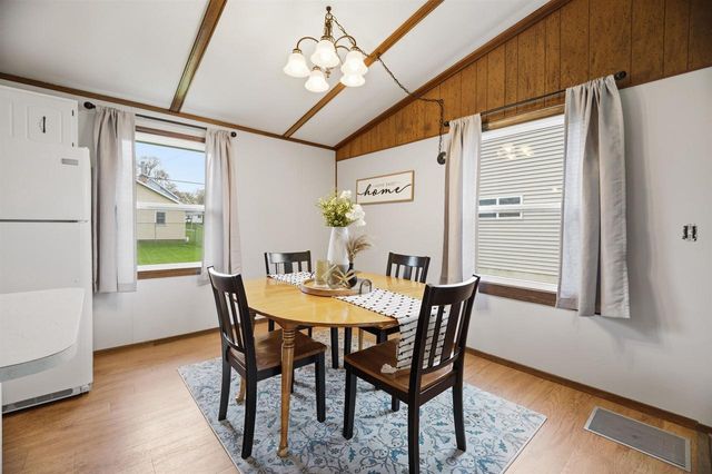 920 N LARK STREET, Oshkosh, WI 54902