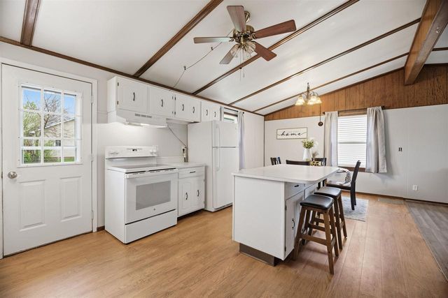 920 N LARK STREET, Oshkosh, WI 54902