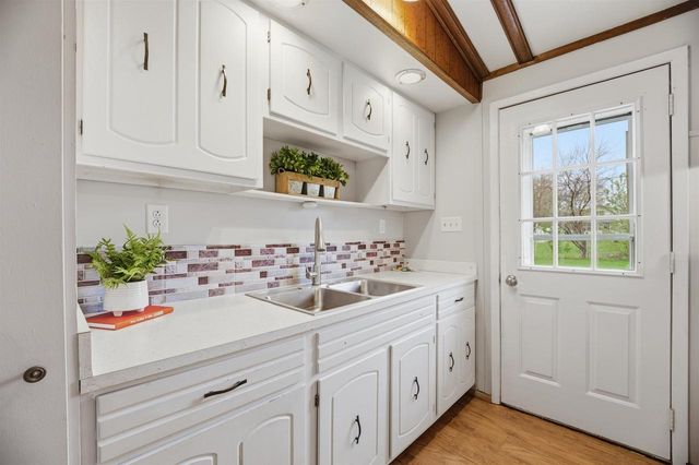 920 N LARK STREET, Oshkosh, WI 54902