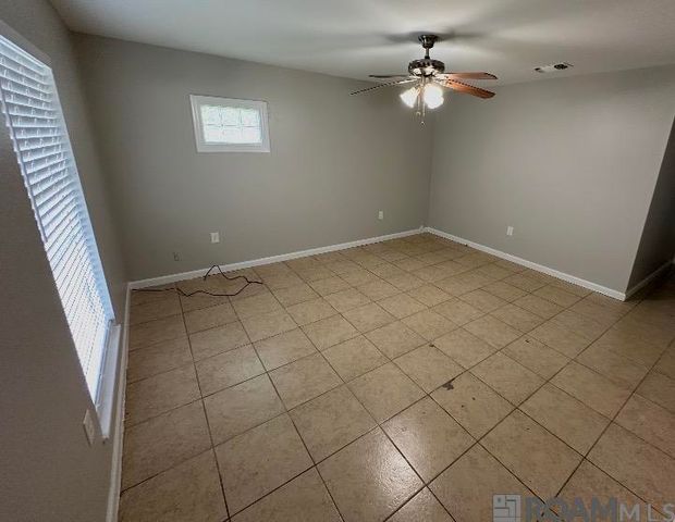 11639 Auburn Dr, Baton Rouge, LA 70816