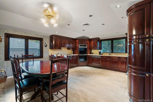 158 Old Courthouse Road, Manhasset Hills, NY 11040