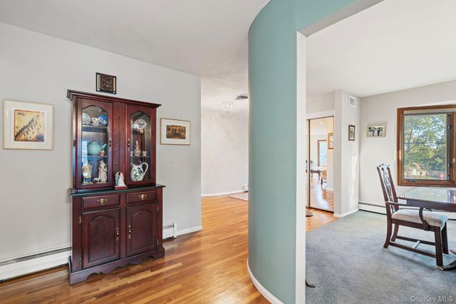 158 Old Courthouse Road, Manhasset Hills, NY 11040