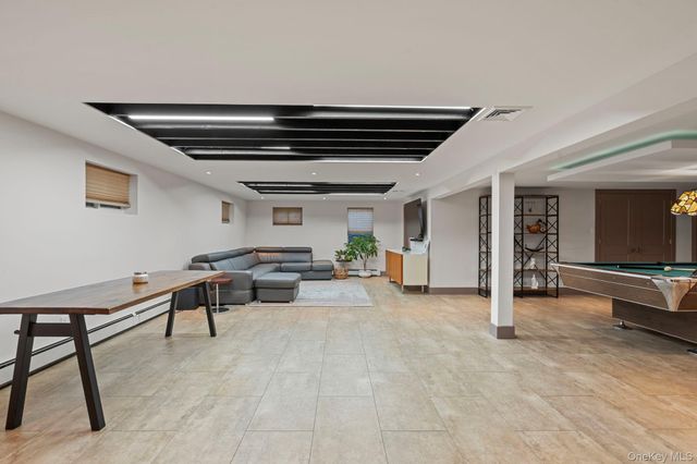 158 Old Courthouse Road, Manhasset Hills, NY 11040