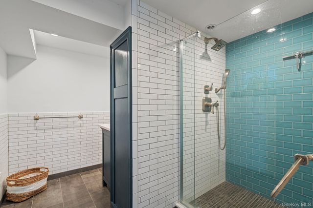 158 Old Courthouse Road, Manhasset Hills, NY 11040