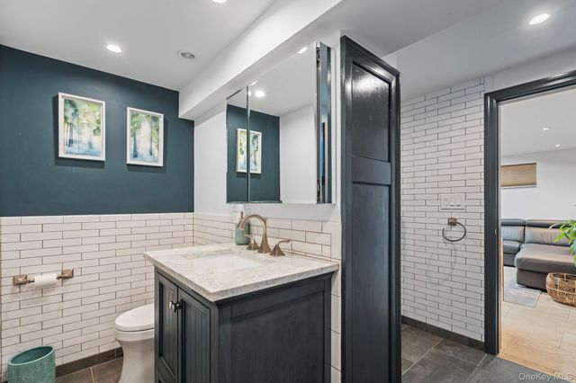 158 Old Courthouse Road, Manhasset Hills, NY 11040