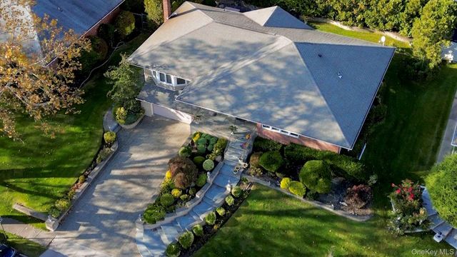 158 Old Courthouse Road, Manhasset Hills, NY 11040