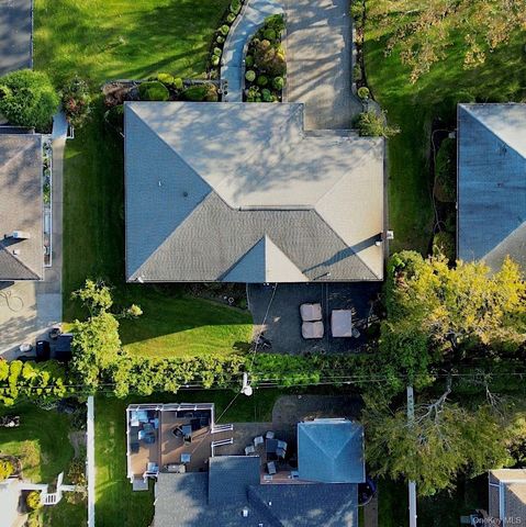 158 Old Courthouse Road, Manhasset Hills, NY 11040