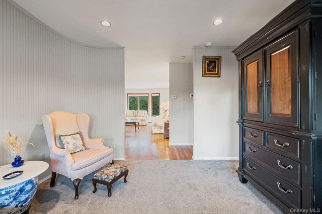 158 Old Courthouse Road, Manhasset Hills, NY 11040