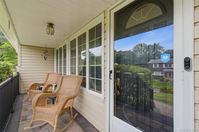 20 Old Town Lane, Halesite, NY 11743