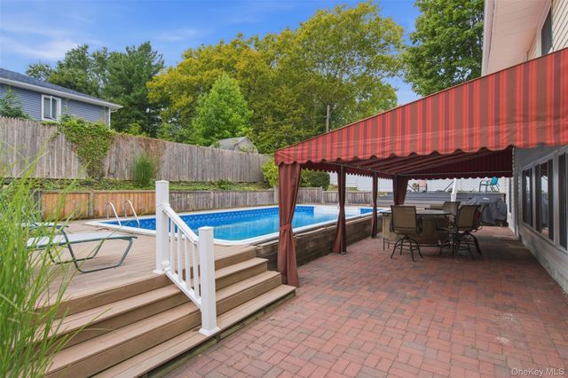 20 Old Town Lane, Halesite, NY 11743
