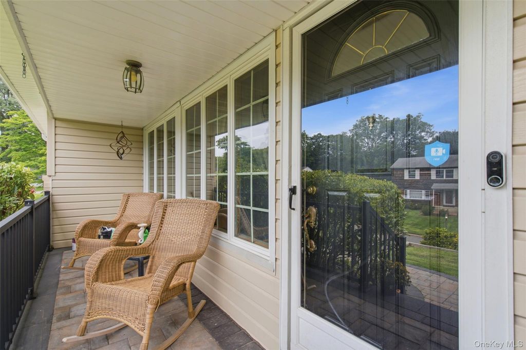 20 Old Town Lane, Halesite, NY 11743 — photo 2