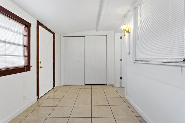 904 LAKEVIEW ROAD Unit B, Clearwater, FL 33756