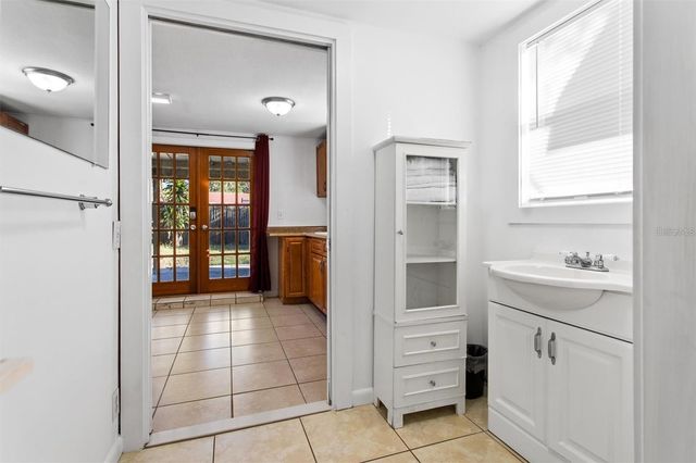 904 LAKEVIEW ROAD Unit B, Clearwater, FL 33756