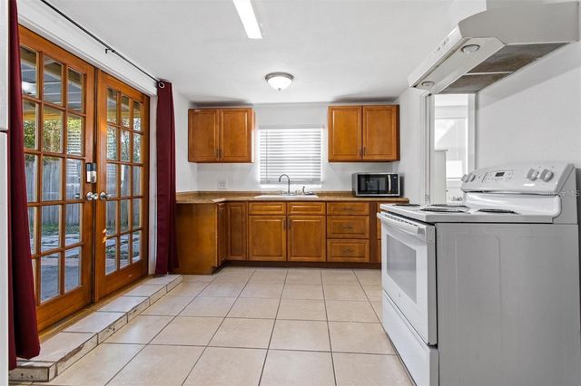 904 LAKEVIEW ROAD Unit B, Clearwater, FL 33756