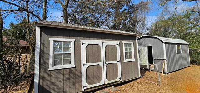 518 Azalea Avenue, Orange, TX 77630