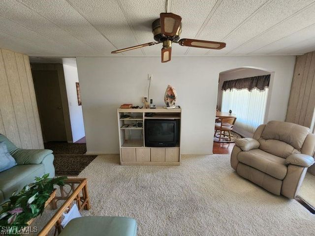 26256 Duchess LN, Bonita Springs, FL 34135