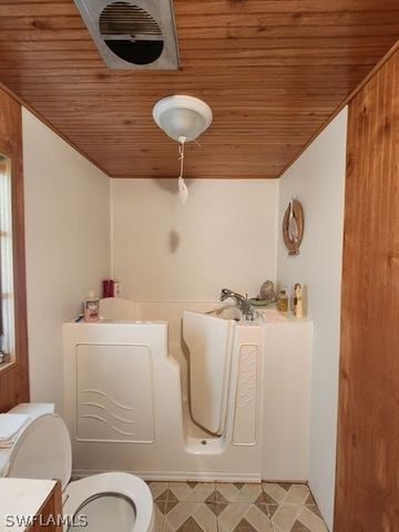 26256 Duchess LN, Bonita Springs, FL 34135