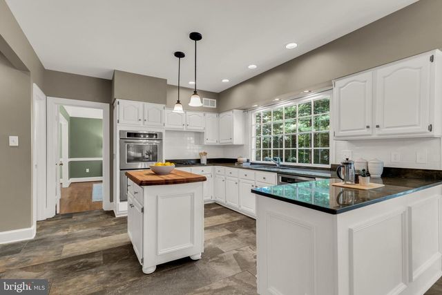 9721 S PARK CIR, Fairfax Station, VA 22039