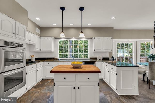 9721 S PARK CIR, Fairfax Station, VA 22039