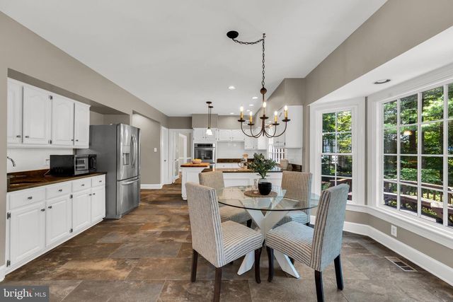 9721 S PARK CIR, Fairfax Station, VA 22039