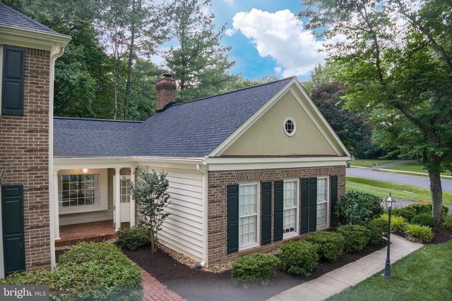 9721 S PARK CIR, Fairfax Station, VA 22039