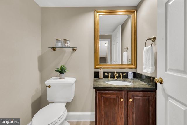 9721 S PARK CIR, Fairfax Station, VA 22039