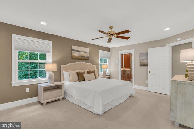 9721 S PARK CIR, Fairfax Station, VA 22039
