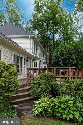 9721 S PARK CIR, Fairfax Station, VA 22039