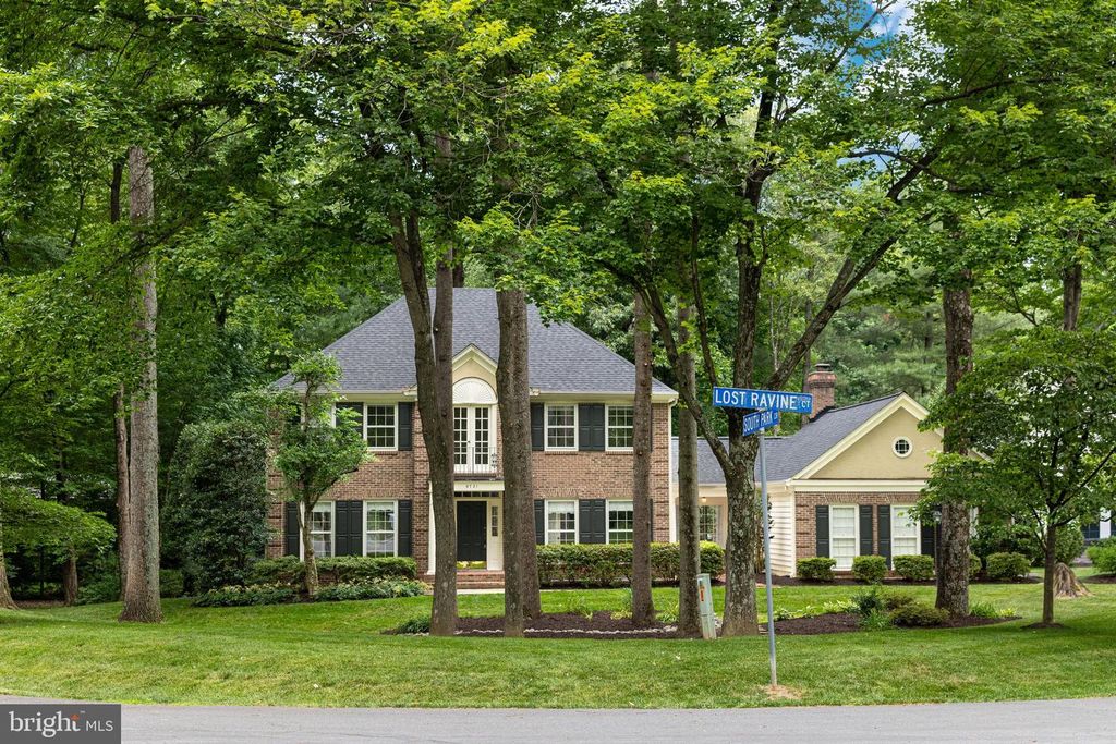 9721 S PARK CIR, Fairfax Station, VA 22039