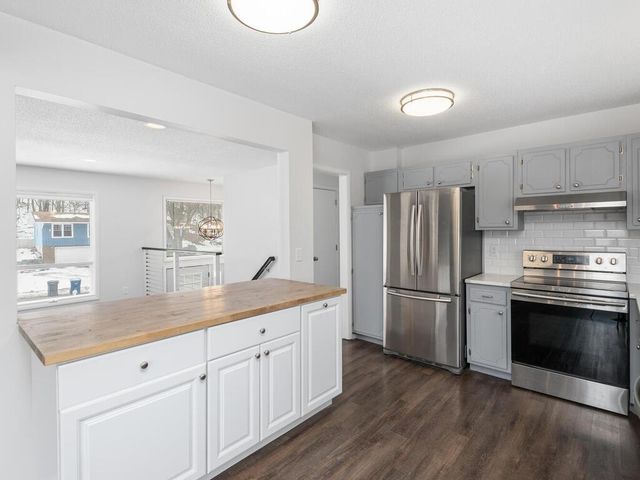 5912 Stoneybrook Drive, Minnetonka, MN 55345