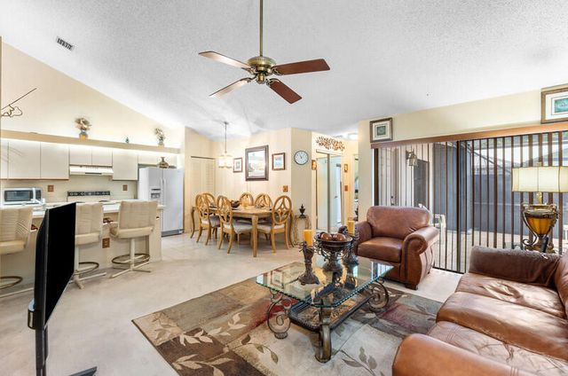 1158 Summit Trail Circle C, West Palm Beach, FL 33415