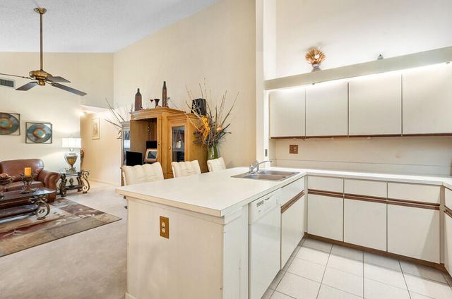 1158 Summit Trail Circle C, West Palm Beach, FL 33415