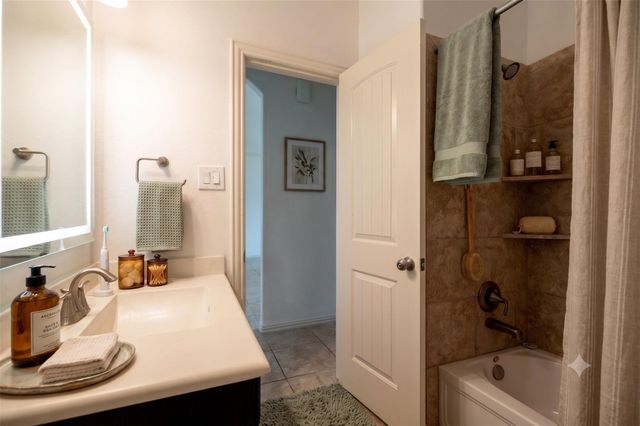 1822 Olive Pine Drive, Fresno, TX 77545