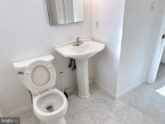 8018 HAMMOND ST, Alexandria, VA 22309