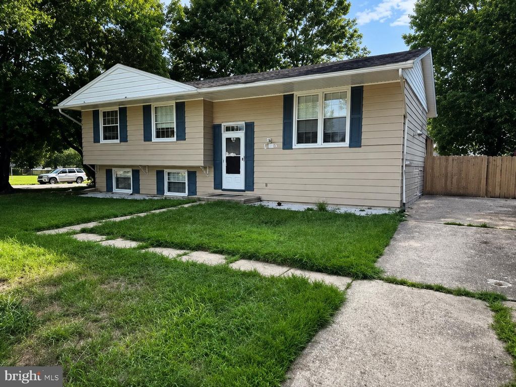 8018 HAMMOND ST, Alexandria, VA 22309